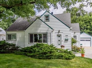 7113 Oliver Smith Dr, Urbandale, IA 50322