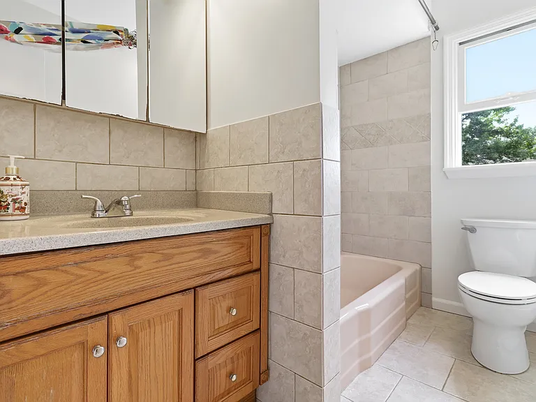 34 Davenport Ave #A — Photo 16