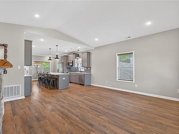 5th image of 606 Retan Ave