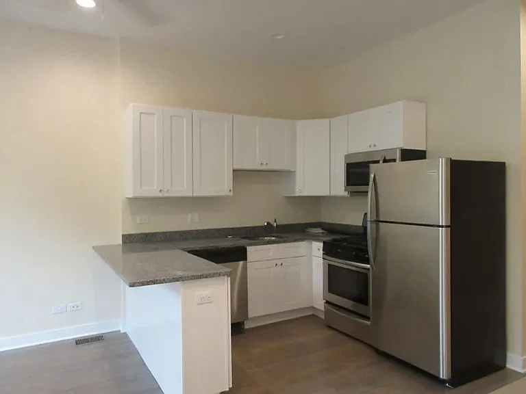 2020 N Bissell St #1F — Photo 6