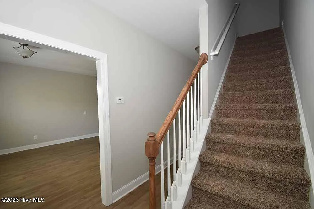 3 bed, 2.5 bath, $1,650 — Photo 2