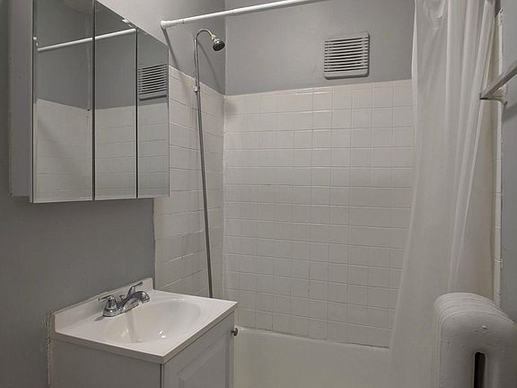 2nd image of 1354 W Wilson Ave #1MB