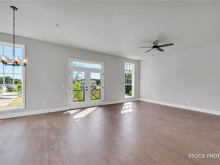 1038 Homestead Way St — Photo 5