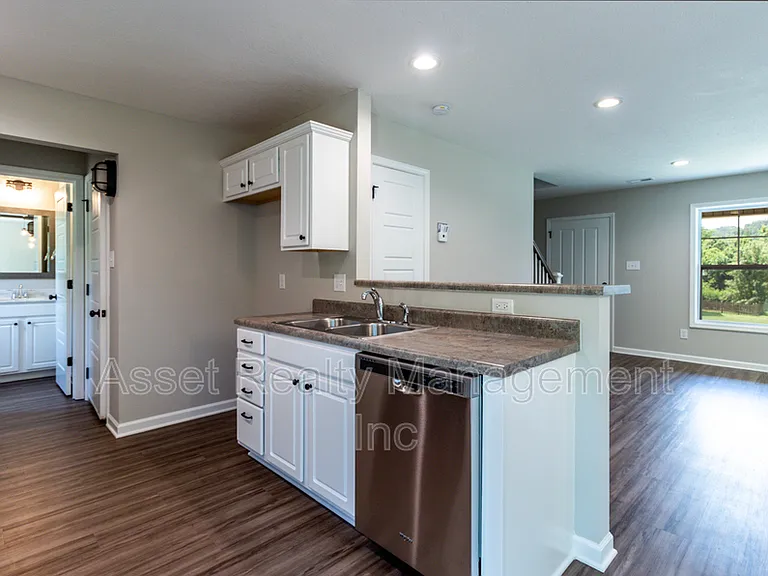 628 Drakewood Rd — Photo 17