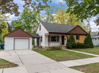 1102 Thorndale St, Green Bay, WI 54304