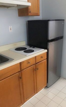 4th image of 8 Glenn Way