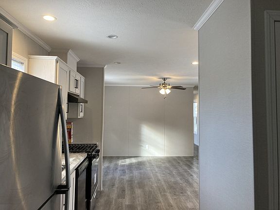 3rd image of 417 N 14th Pl #140