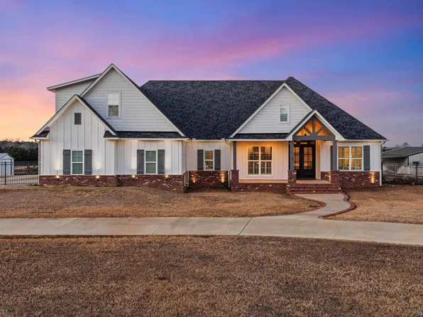 315 Deerfield Lake Cir, Longview, TX 75605