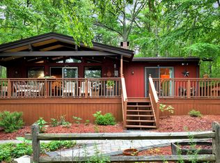 149 E Lake View Dr, Dingmans Ferry, PA 18328