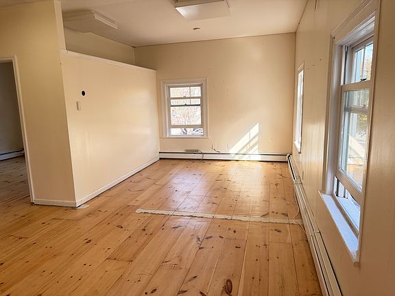 4th image of 636 Main St APT 5