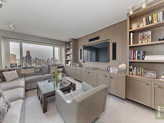 4th image of 1084 2nd Ave #37F