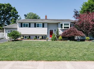 109 Lee Dr, Middlesex, NJ 08846