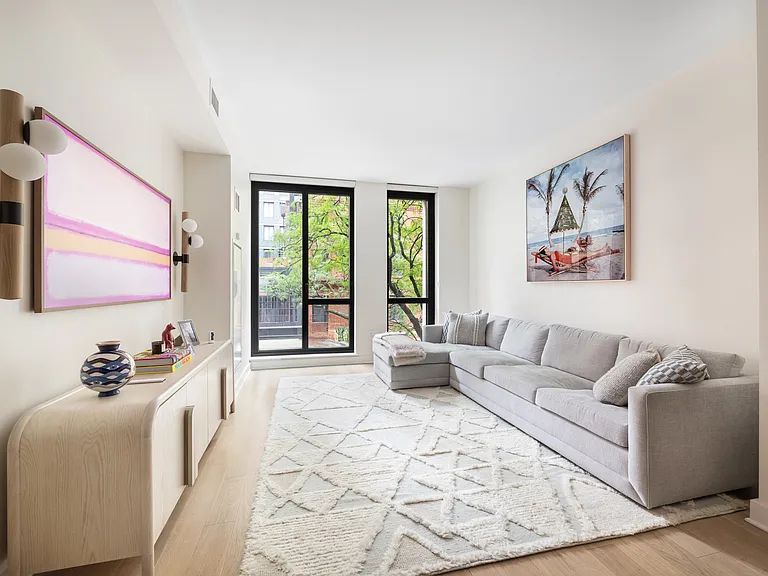 160 E 22nd St #3B — Photo 2