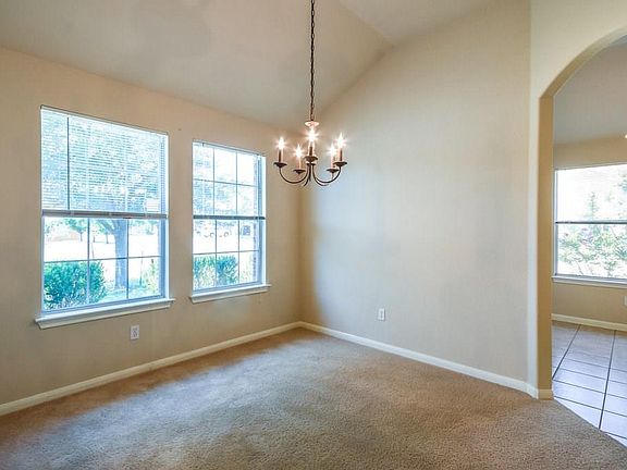 5th image of 330 Lone Star Blvd