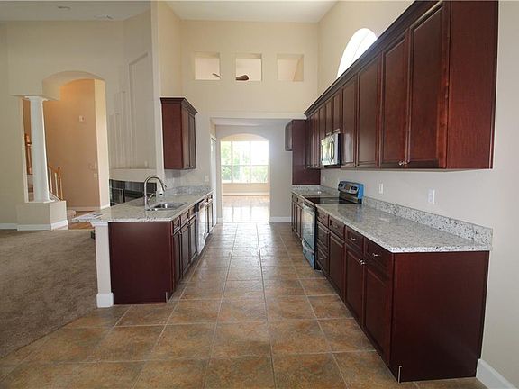 4th image of 21 Lewis Dr