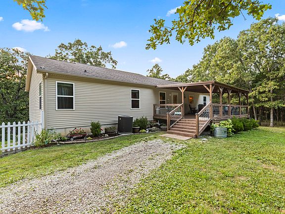 4th image of 18275 New Hermitage Drive