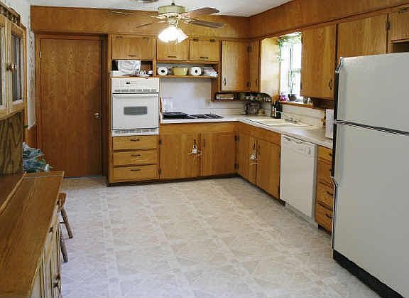 3rd image of 500 Robinhood Dr