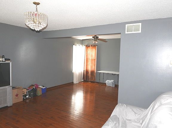 3rd image of 44 Macarthur Dr