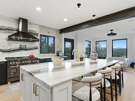 5th image of 975 Woodmoor Drive