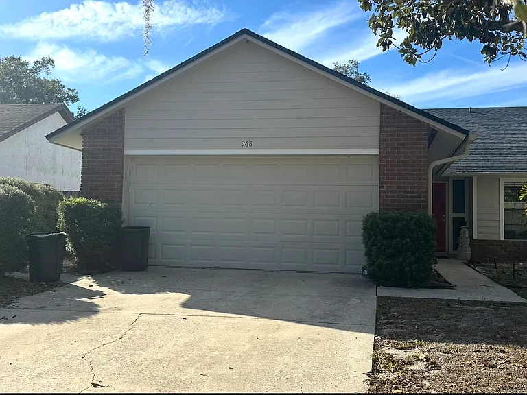 968 Wesson Dr — Photo 2