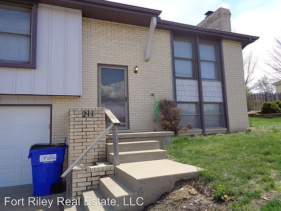 3rd image of 211 S Kaw Dr