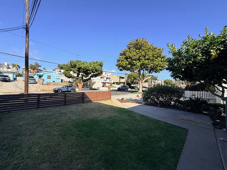 227 N Juanita Ave — Photo 23
