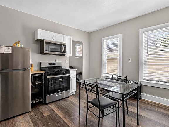 4th image of 2867 N Fratney STREET