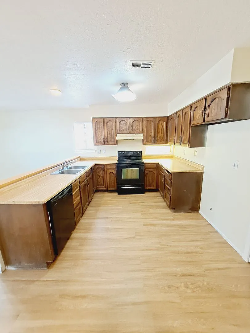 3 bed 2 bath home. Coming soon! — Photo 4