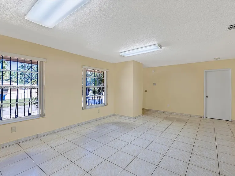 16420 NE 5th Ave — Photo 6