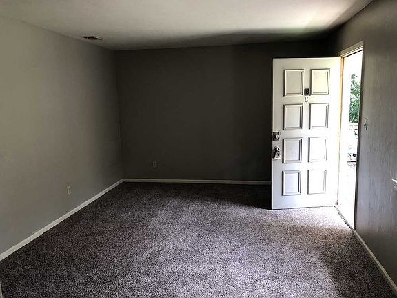 3rd image of 1401 Shallow Brk APT C
