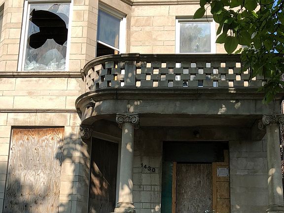 2nd image of 1430 S Avers Ave