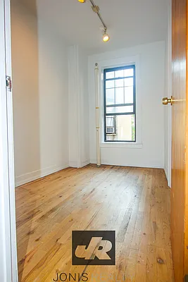 Rented by Jonis Realty | media 12