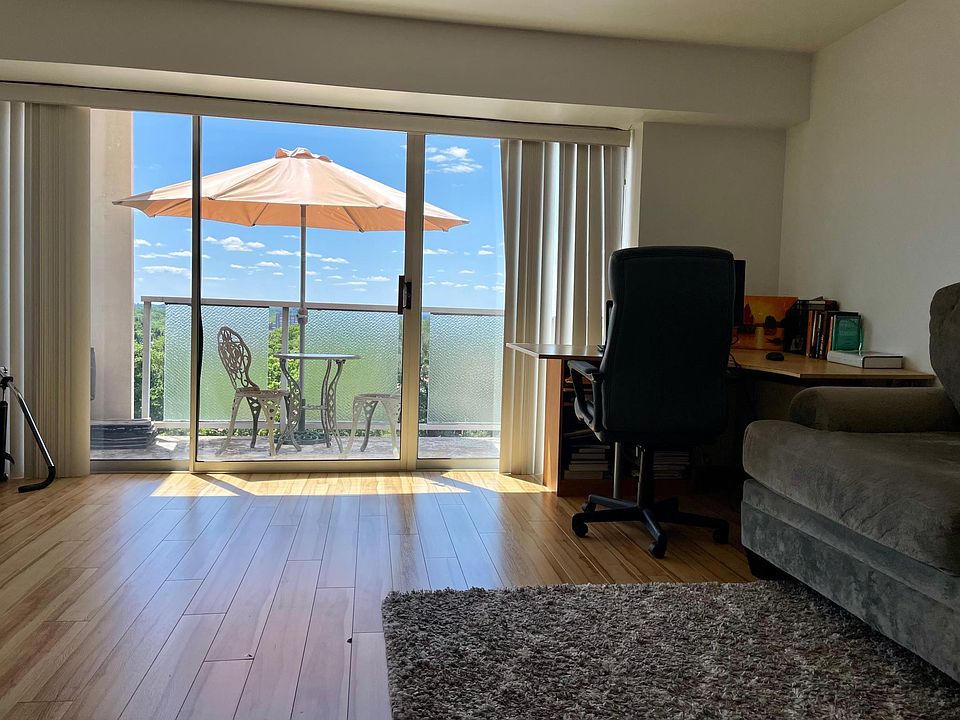 Seamless transition from the living room to the balcony