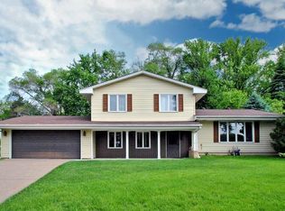 255 Capitol View Cir, Roseville, MN 55113