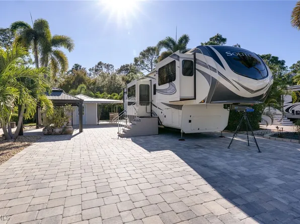 5846 Burrwood Ct, Fort Myers, FL 33905