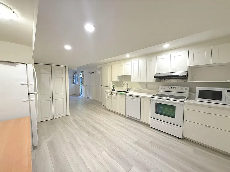 1365 Fulton Ave — Photo 4