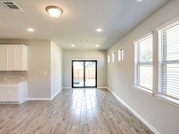 5th image of 2729 Stone Branch Dr
