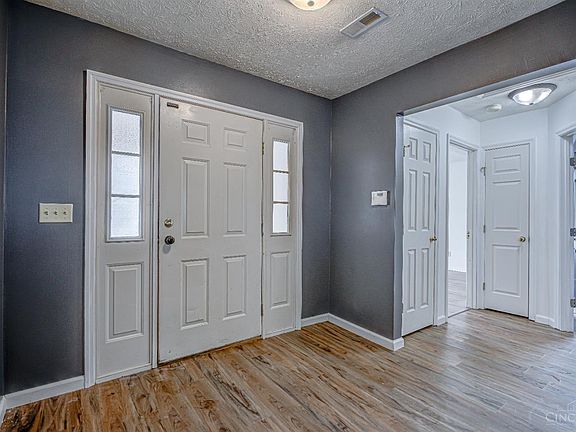 3rd image of 623 Willow Pl