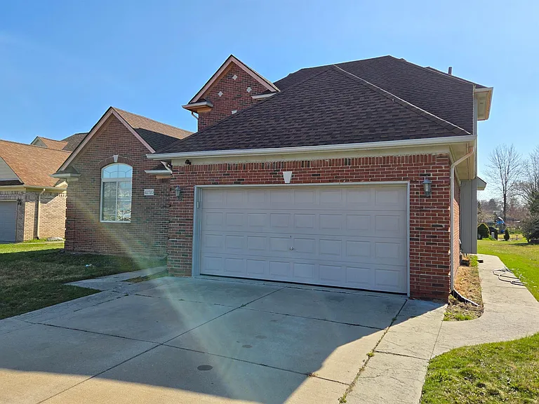 42510 Pinehurst Dr — Photo 2