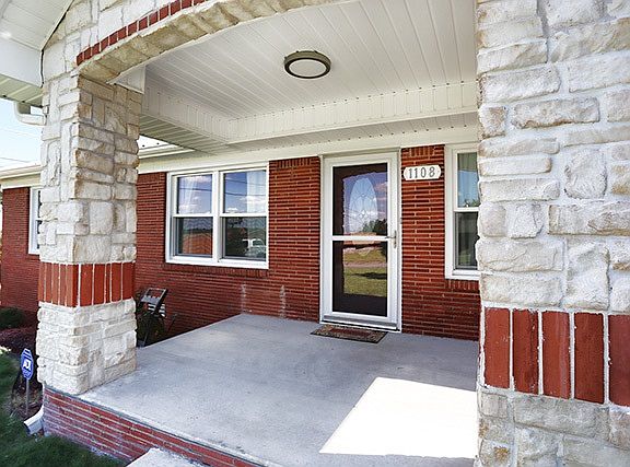 4th image of 1108 S Meadow Dr