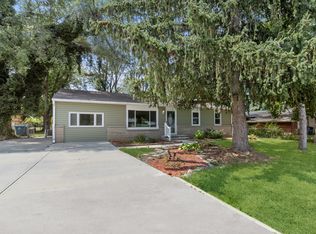 341 Lakeview Dr, Noblesville, IN 46060