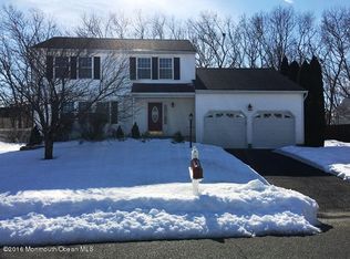 11 Davids Ln, Howell, NJ 07731