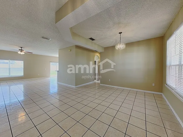 2505 Sherbrook Ln — Photo 6