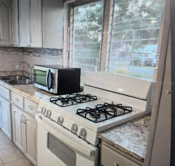 2725 Sample St — Photo 6