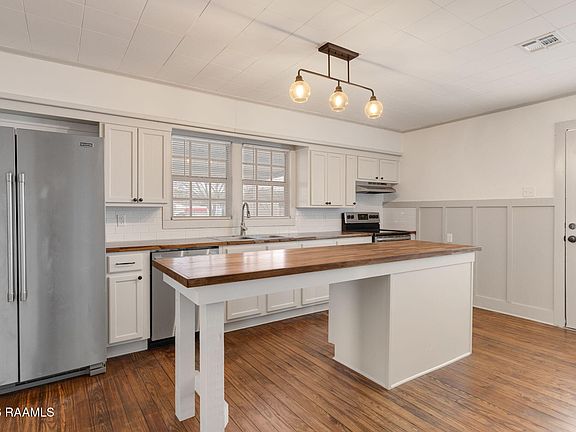 5th image of 1041 Helen St