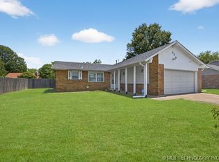 616 Westwood Dr, Claremore, OK 74017