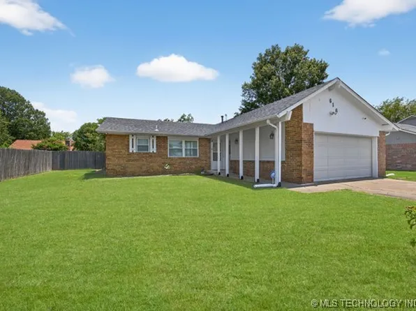 616 Westwood Dr, Claremore, OK 74017