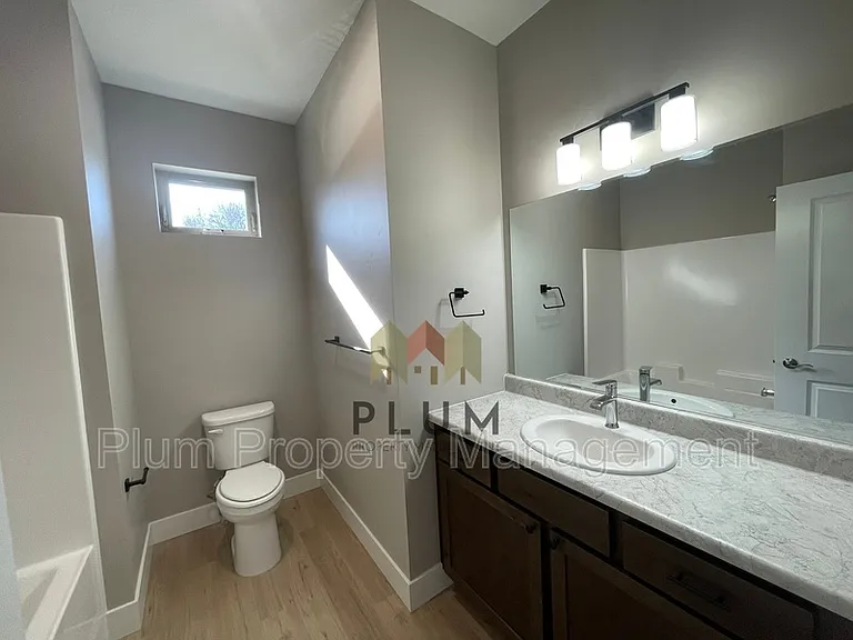 1724 S 14th St W #202 — Photo 14