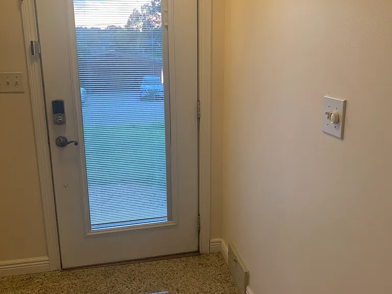 5625 Putnam Dr — Photo 2