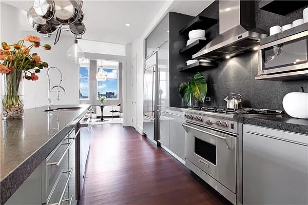 Sold by R New York | media 6